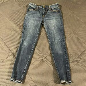American Eagle size 6 short jeans